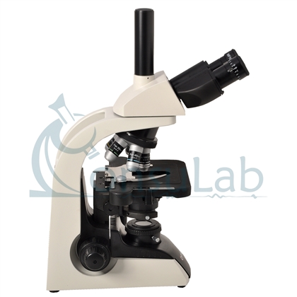 Microscópio Biológico Trinocular com Cinco Objetivas e Aumentos de 40x, 100x, 200x, 400x e 1000x ou